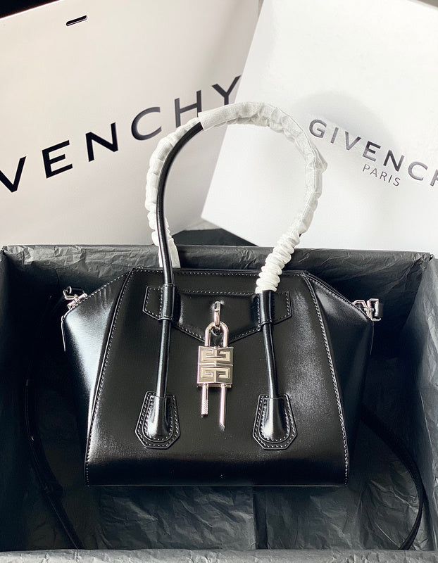 MC-GIVENCHY-009