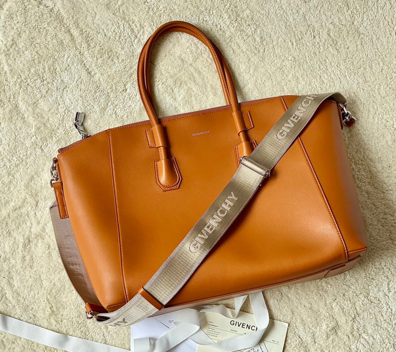 MC-GIVENCHY-012
