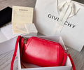 MC-GIVENCHY-021