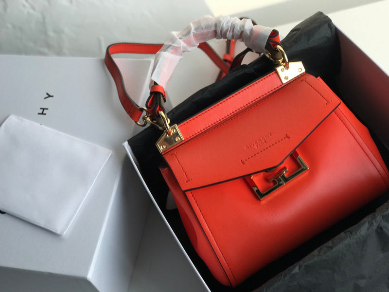 MC-GIVENCHY-024
