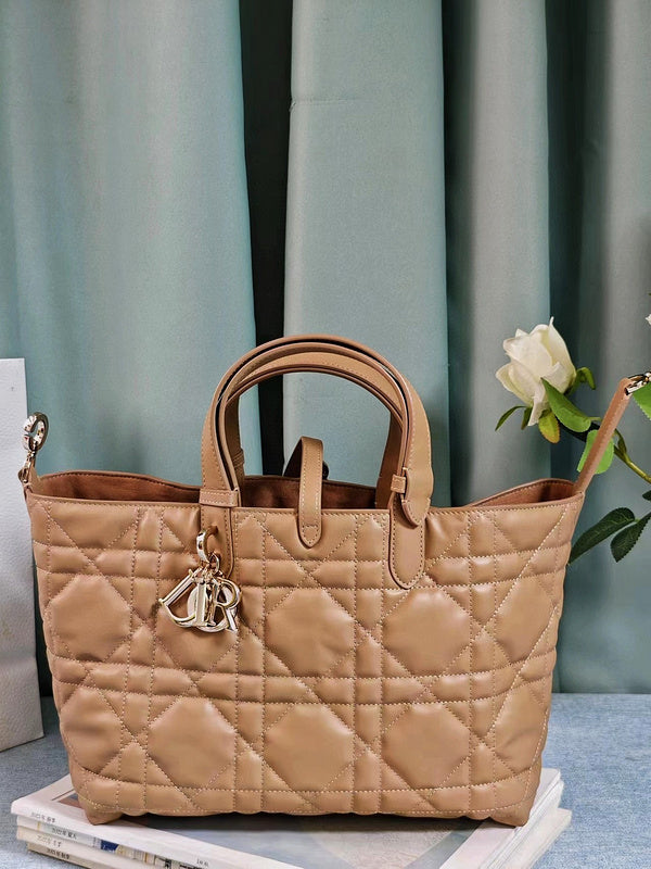 MC-Christian Dior-178