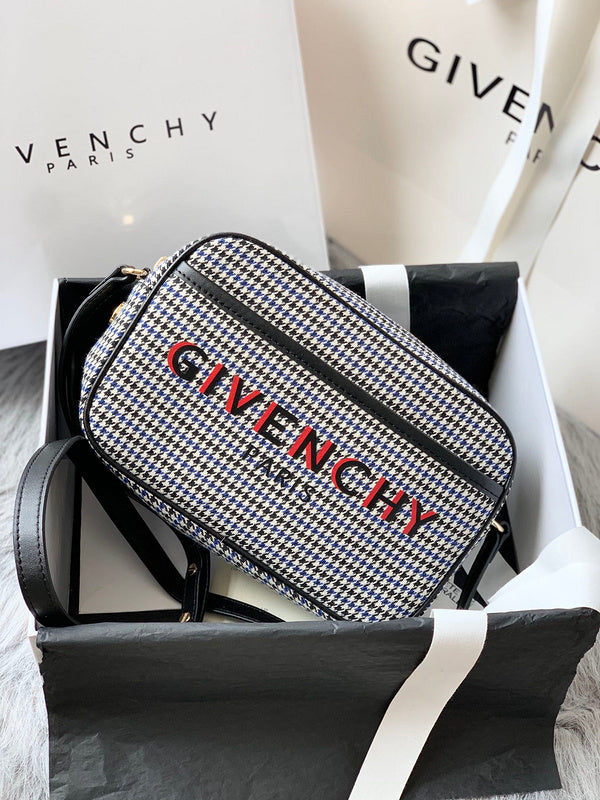 MC-GIVENCHY-025