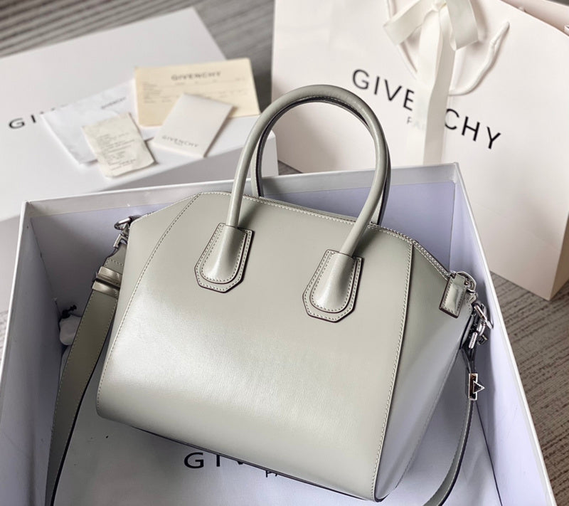 MC-GIVENCHY-031