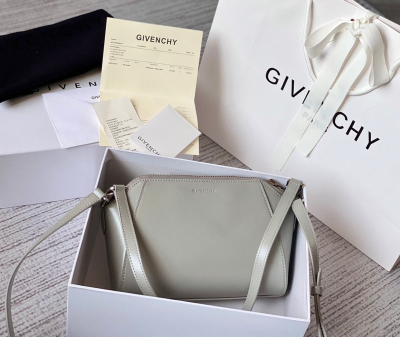 MC-GIVENCHY-047