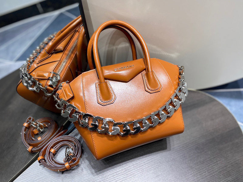 MC-GIVENCHY-052