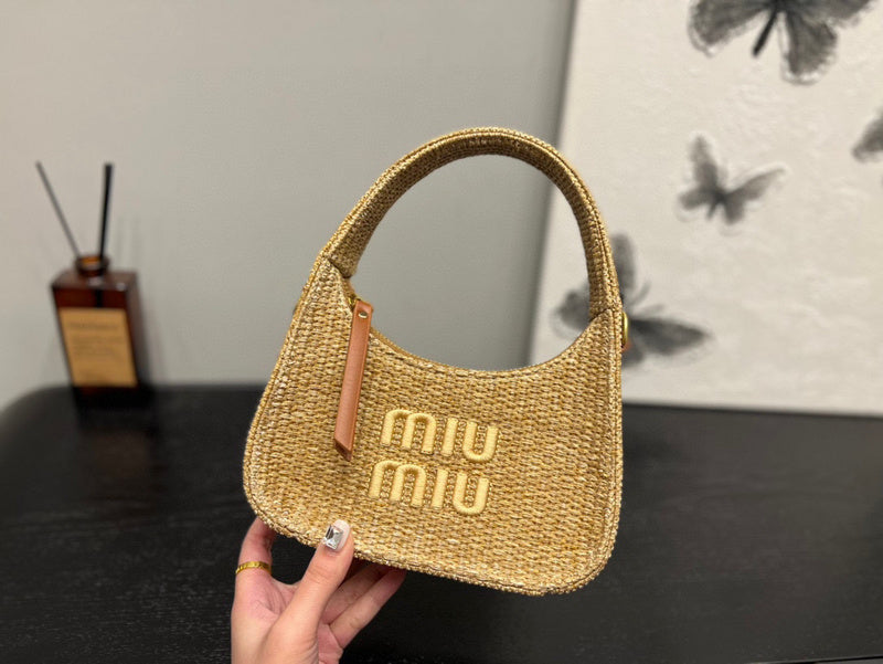 MC-Miu Miu-068