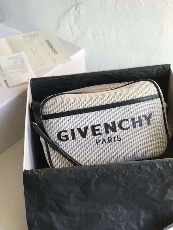 MC-GIVENCHY-082