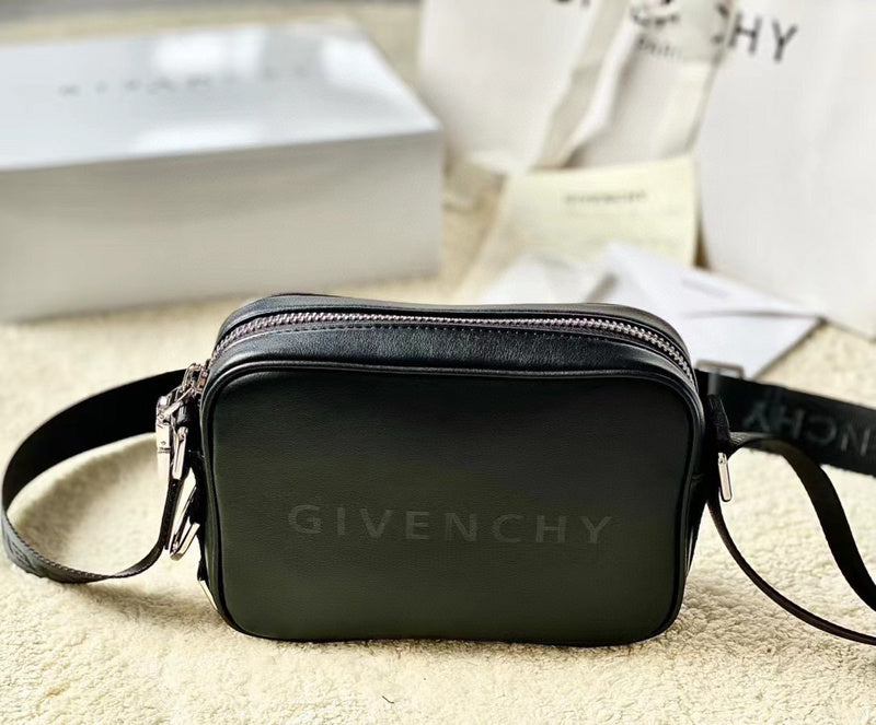 MC-GIVENCHY-089