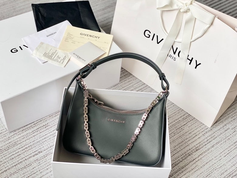 MC-GIVENCHY-095