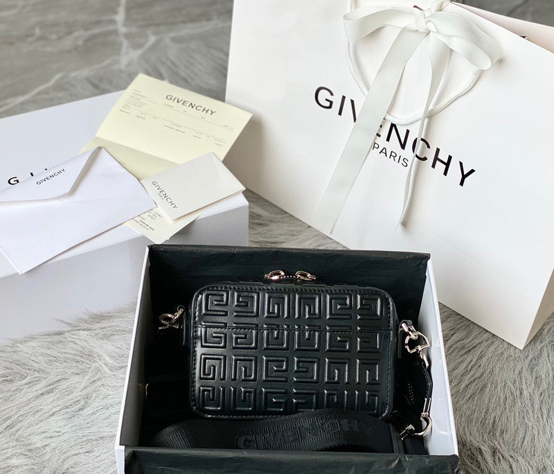 MC-GIVENCHY-105