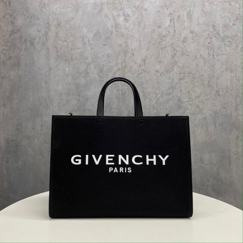 MC-GIVENCHY-127