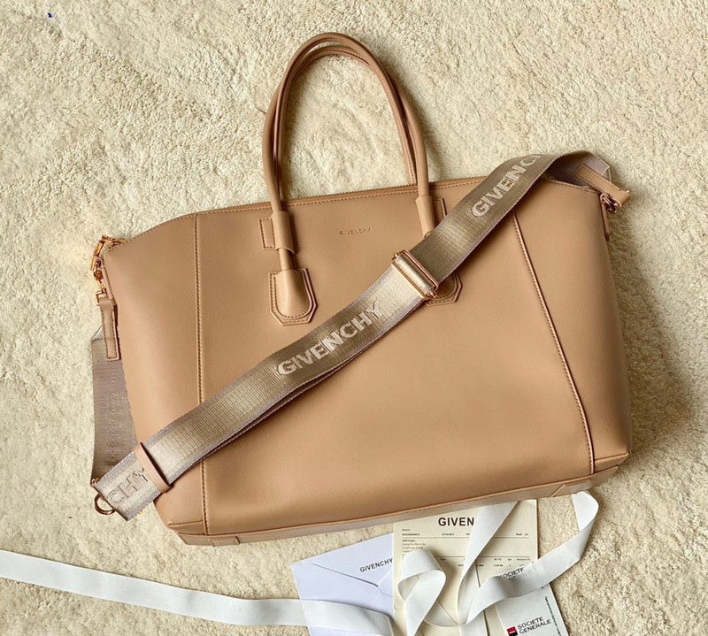 MC-GIVENCHY-128