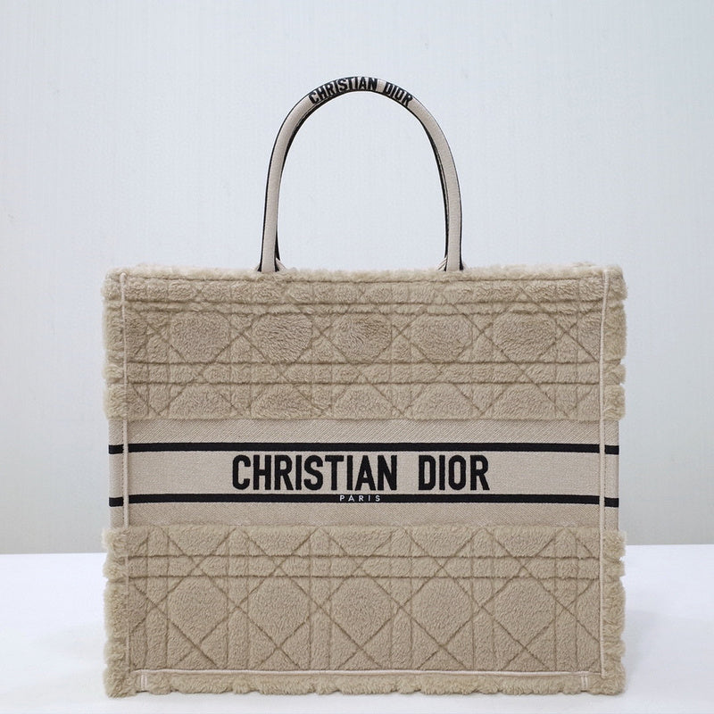 MC-Christian Dior-944