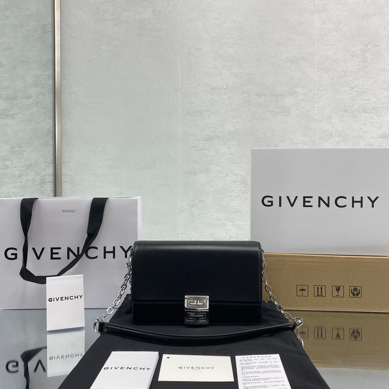 MC-GIVENCHY-207