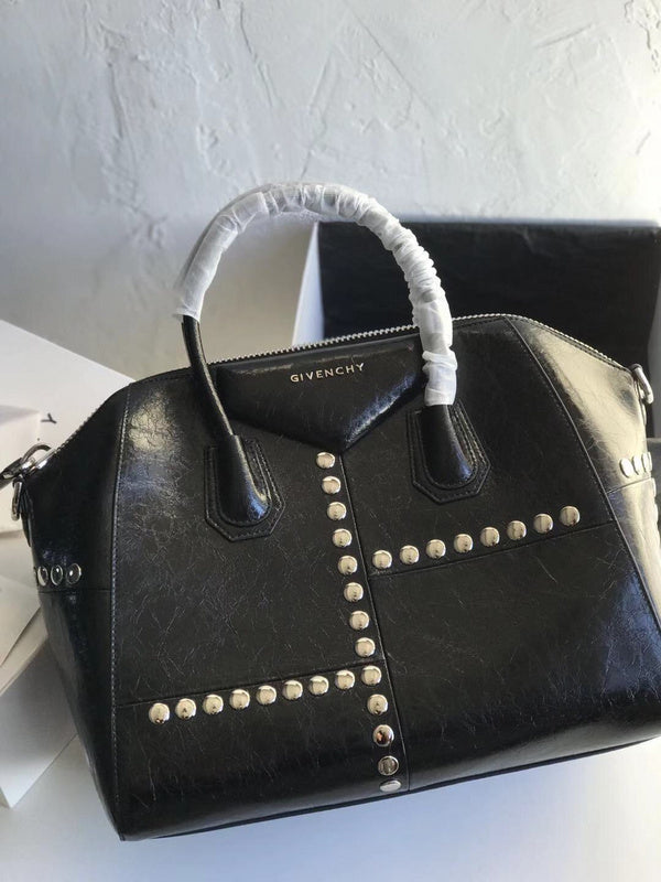 MC-GIVENCHY-209
