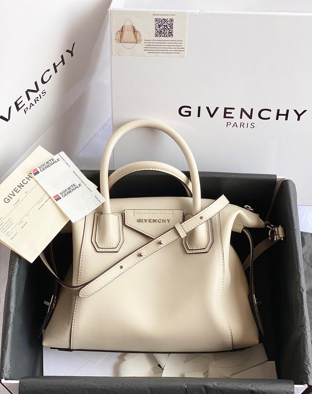 MC-GIVENCHY-219