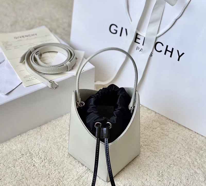 MC-GIVENCHY-227