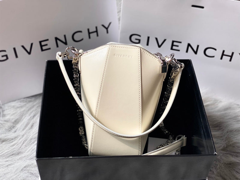 MC-GIVENCHY-232