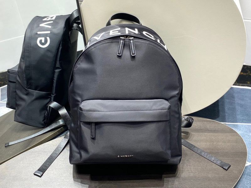 MC-GIVENCHY-233