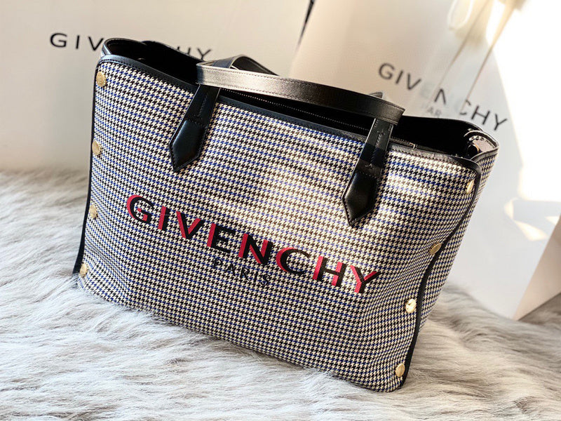 MC-GIVENCHY-253