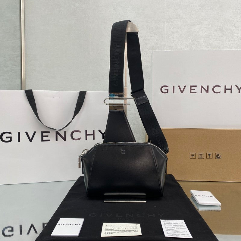 MC-GIVENCHY-274