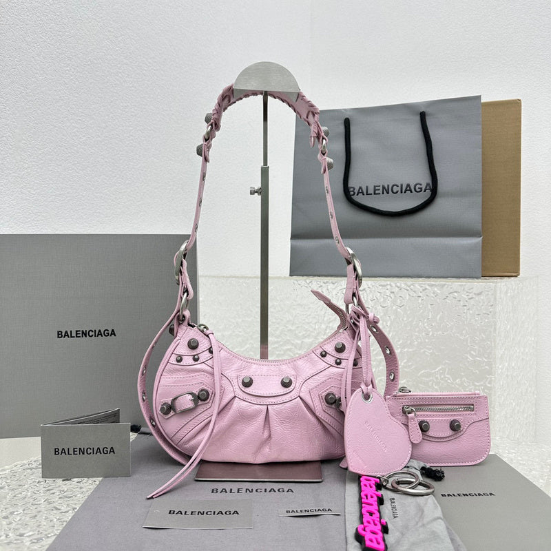 MC-Balenciaga-883
