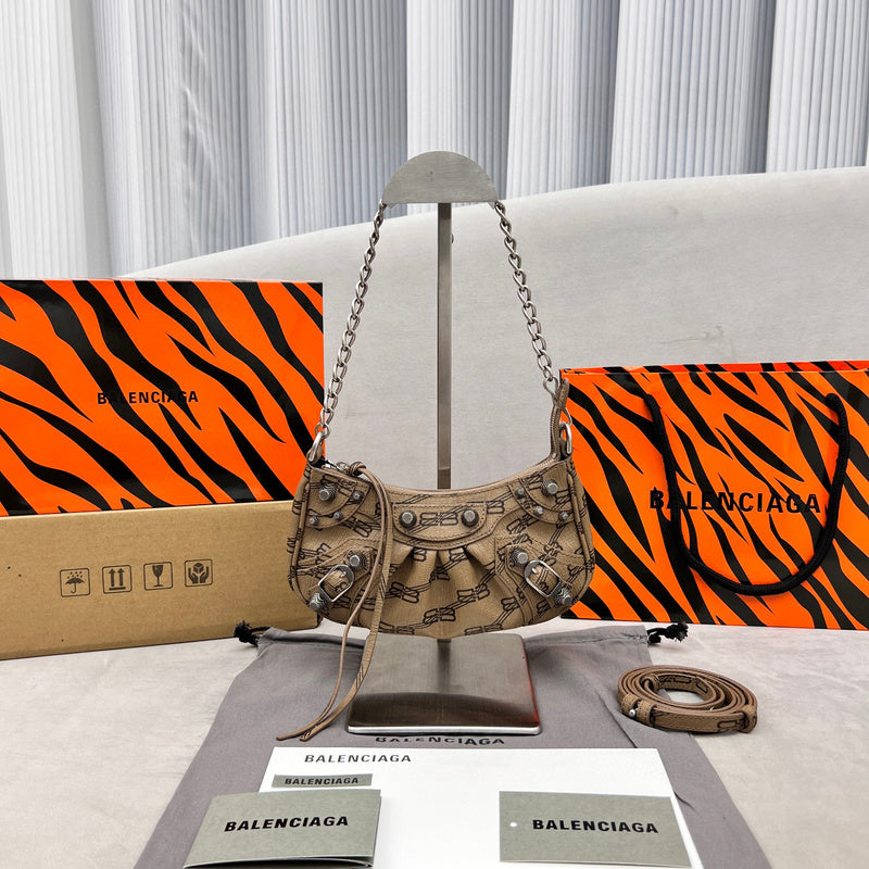 MC-Balenciaga-1006