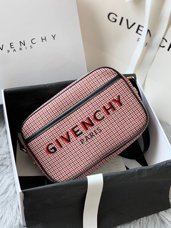 MC-GIVENCHY-326