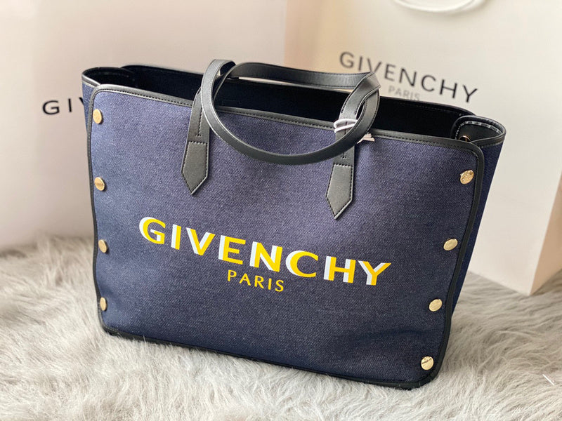 MC-GIVENCHY-330