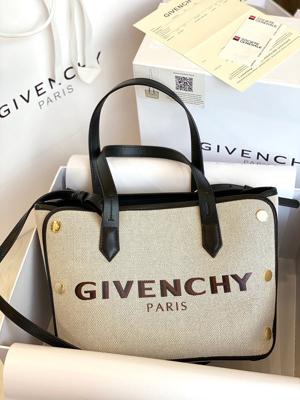 MC-GIVENCHY-332