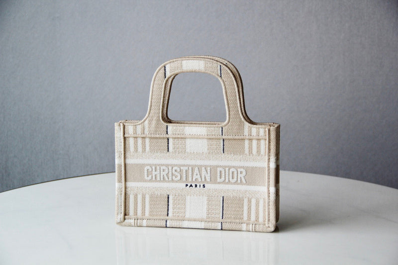 MC-Christian Dior-2340