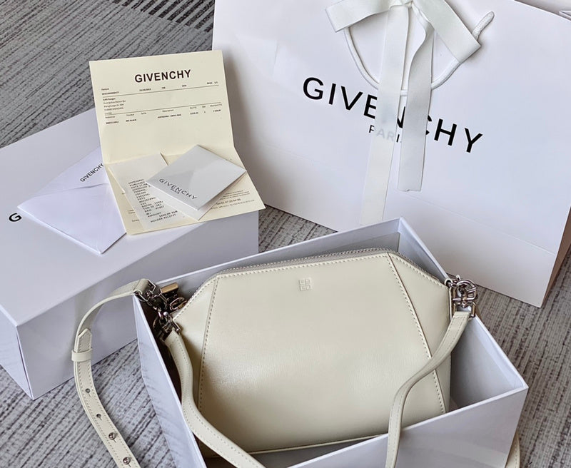 MC-GIVENCHY-368