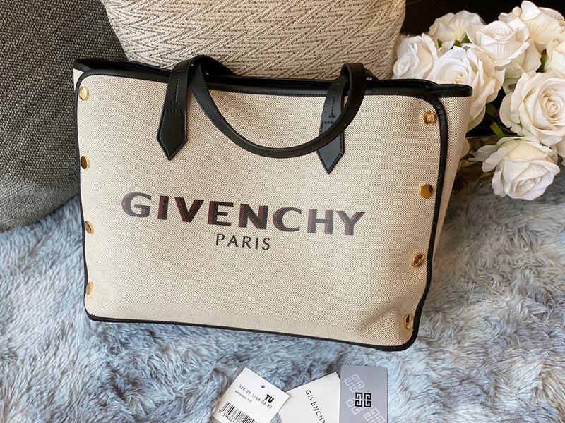 MC-GIVENCHY-375