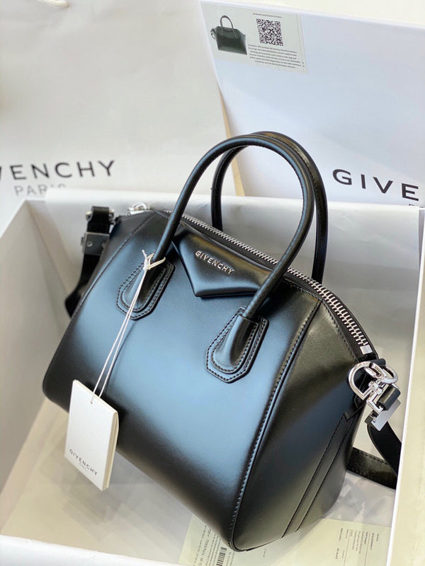 MC-GIVENCHY-381