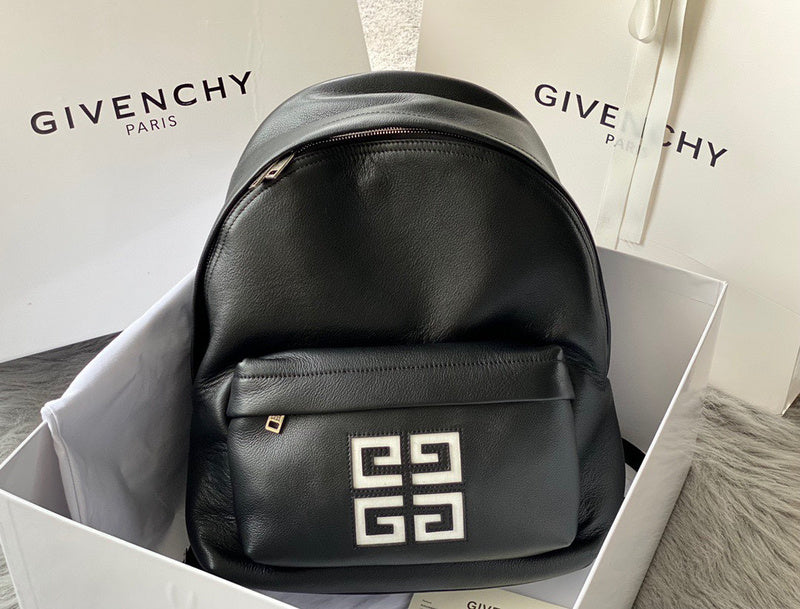 MC-GIVENCHY-386