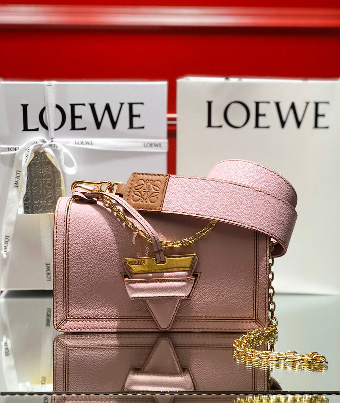 MC-Loewe-738
