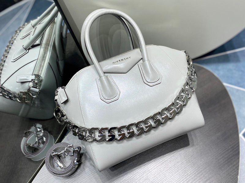 MC-GIVENCHY-389
