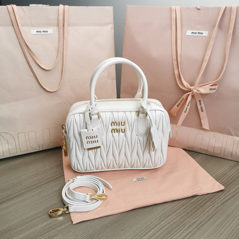 MC-Miu Miu-329