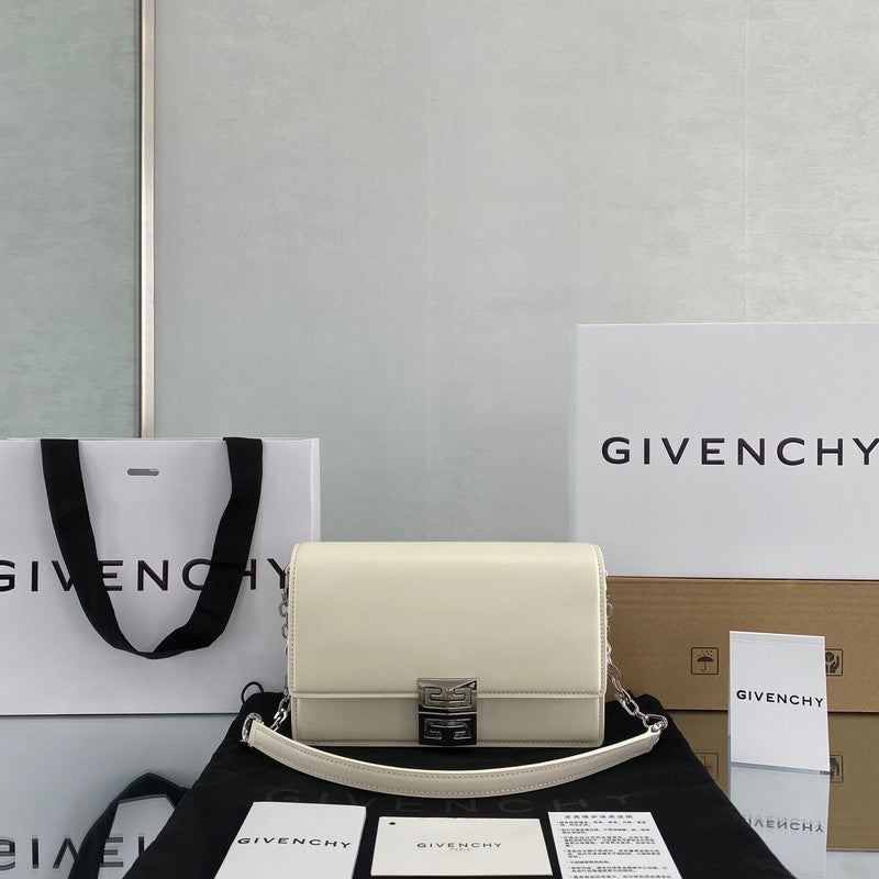 MC-GIVENCHY-395