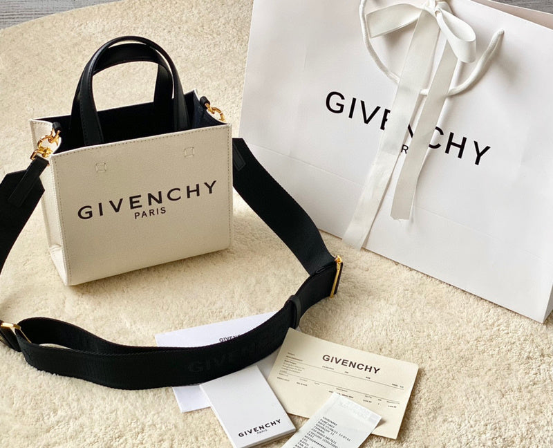 MC-GIVENCHY-402