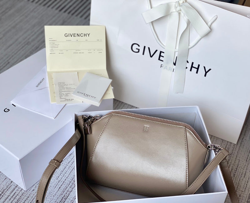 MC-GIVENCHY-410