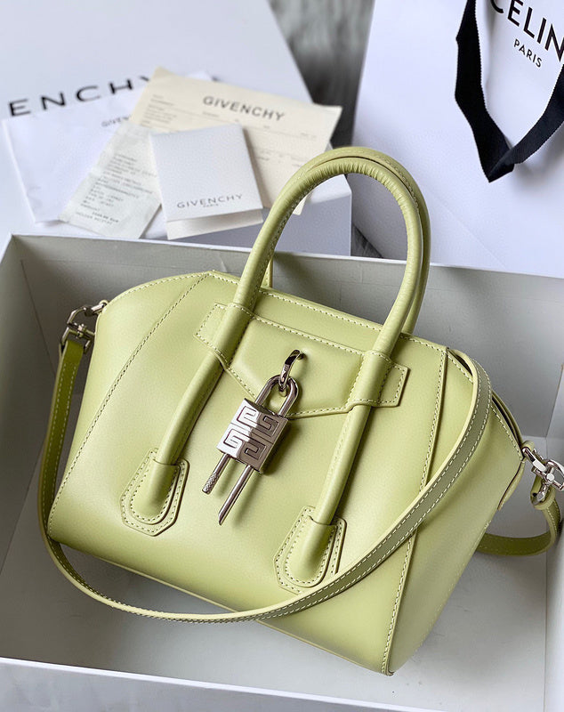 MC-GIVENCHY-419