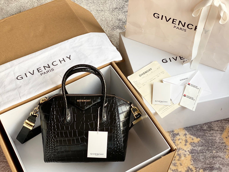 MC-GIVENCHY-423