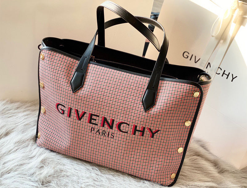 MC-GIVENCHY-424