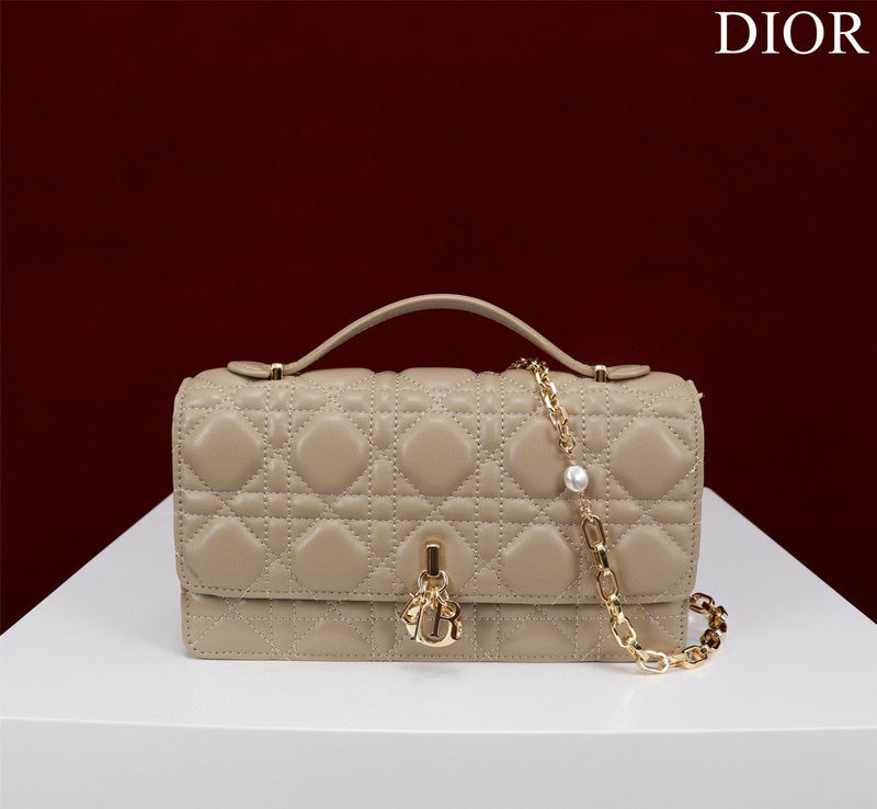 MC-Christian Dior-2941