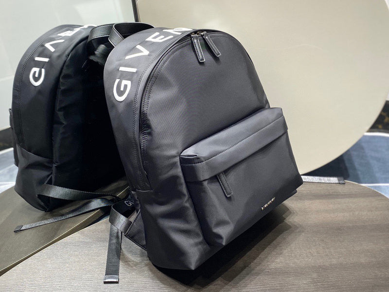 MC-GIVENCHY-442