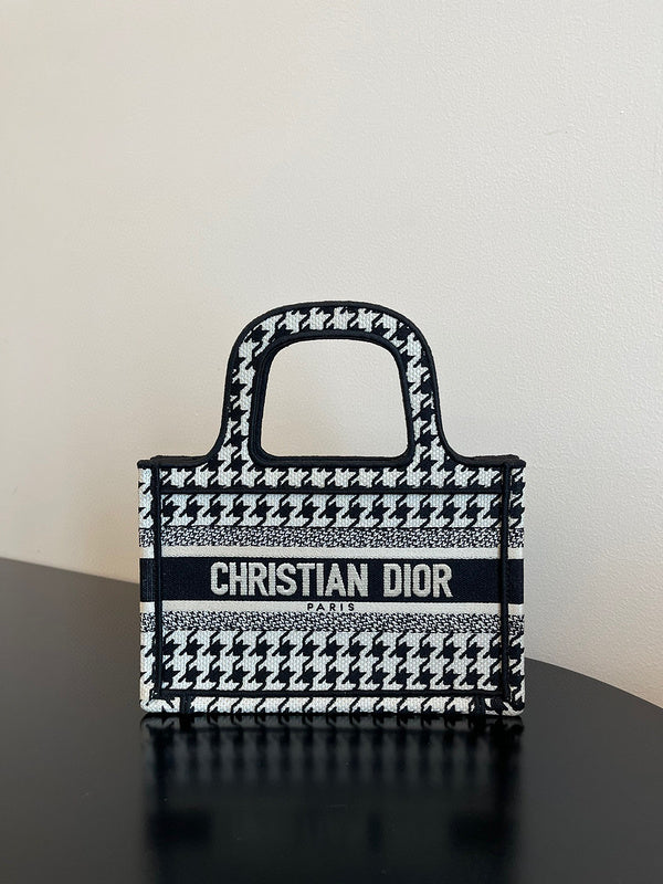 MC-Christian Dior-3064