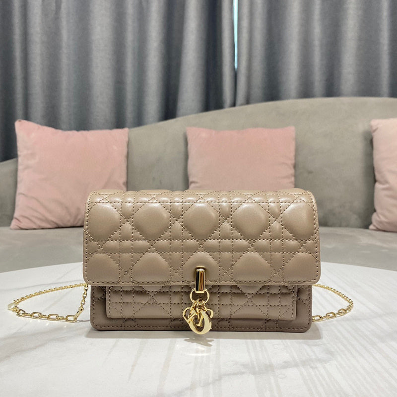 MC-Christian Dior-3076