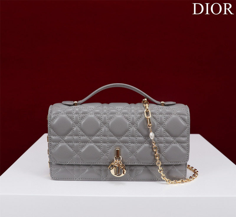 MC-Christian Dior-3113