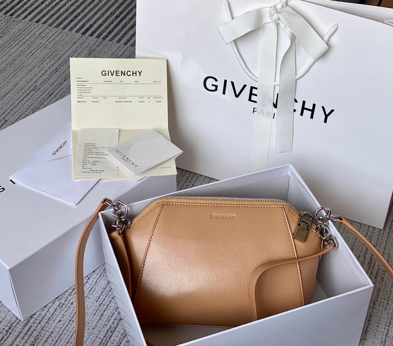 MC-GIVENCHY-460